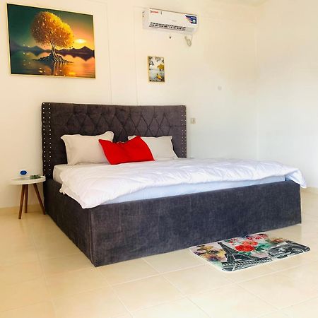 Namaste Hotel & Restaurant Libreville Buitenkant foto
