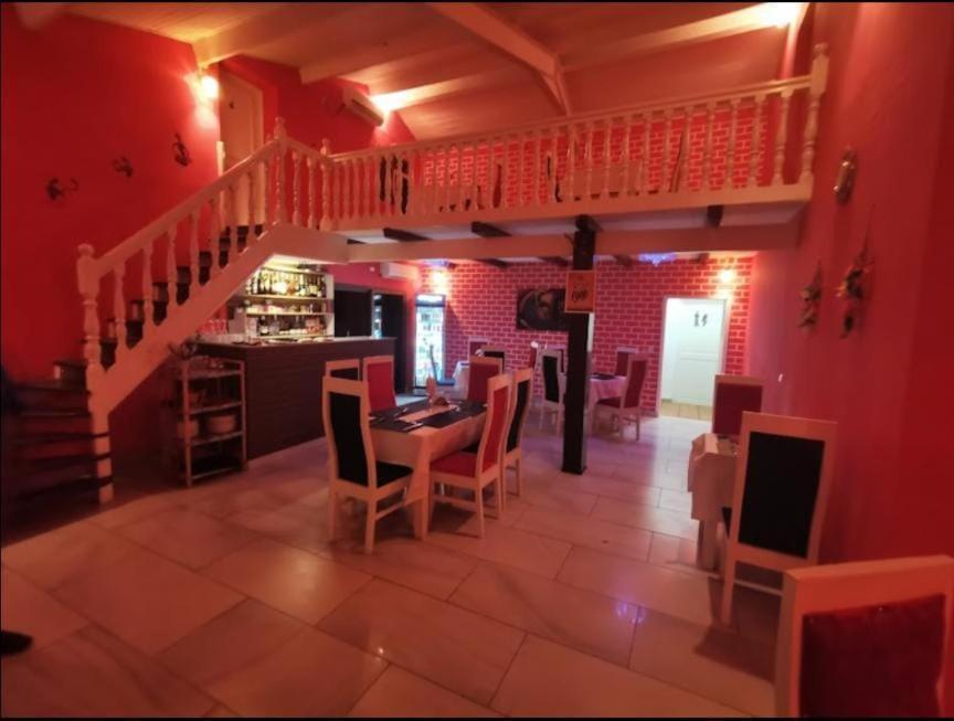 Namaste Hotel & Restaurant Libreville Buitenkant foto