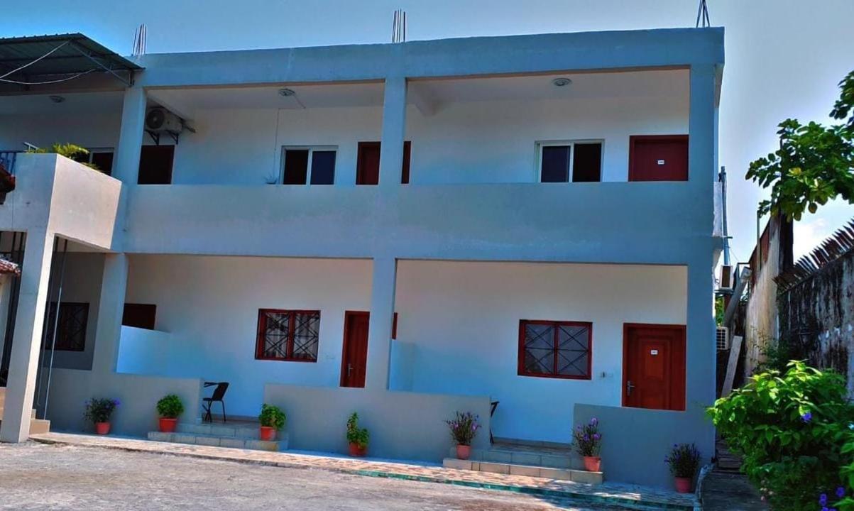 Namaste Hotel & Restaurant Libreville Buitenkant foto