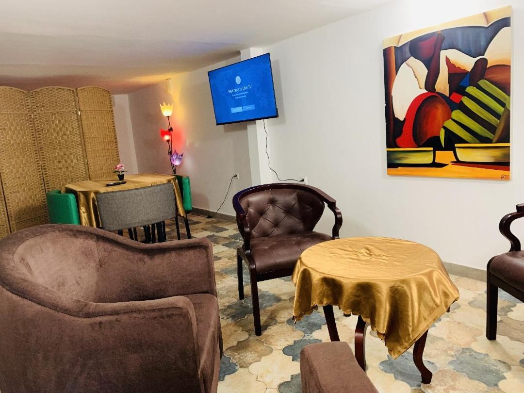 Namaste Hotel & Restaurant Libreville Buitenkant foto