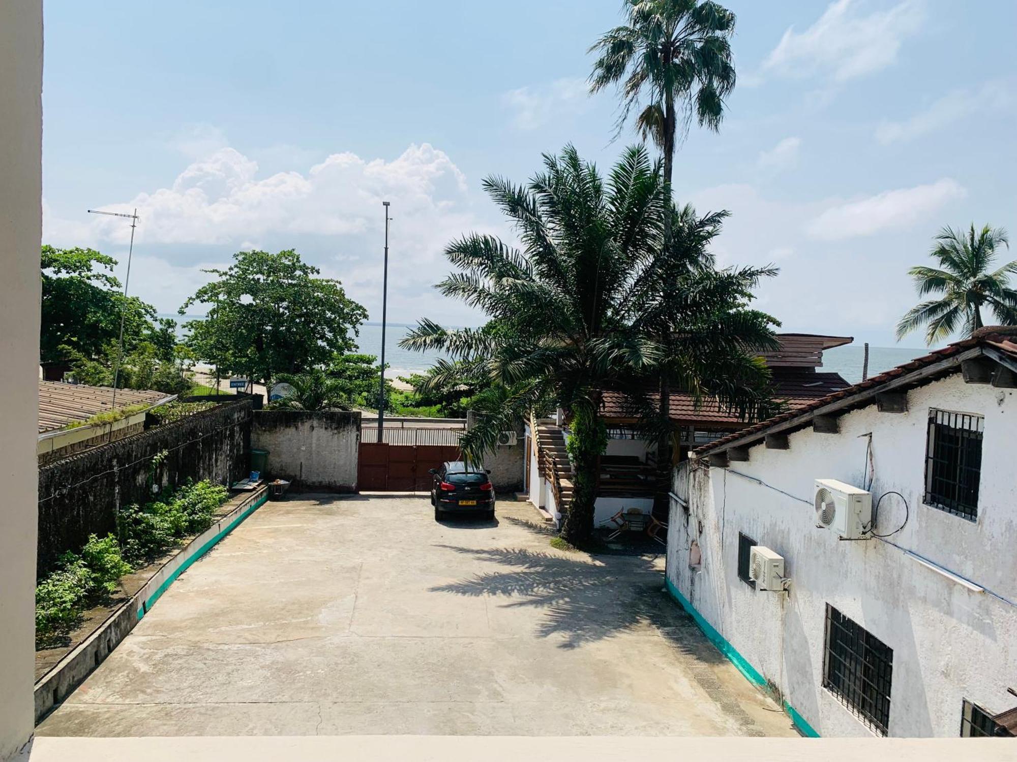 Namaste Hotel & Restaurant Libreville Buitenkant foto