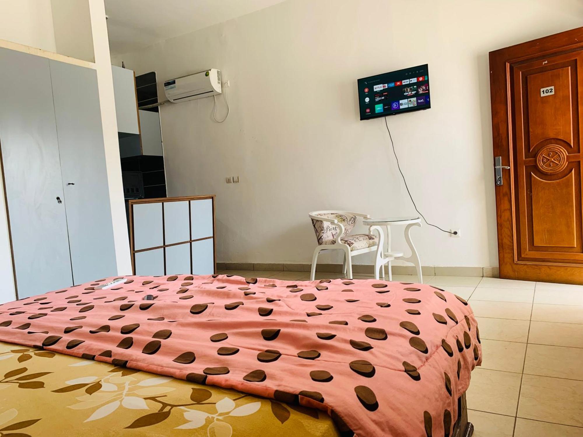 Namaste Hotel & Restaurant Libreville Buitenkant foto
